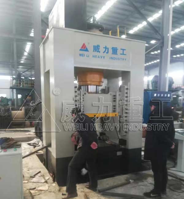 汽車(chē)萬(wàn)向節(jié)軸承座液壓機(jī)